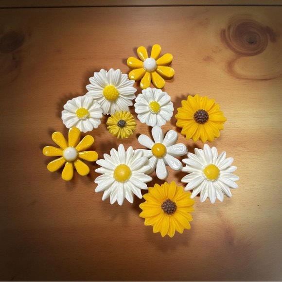 BOGO 🤑Daisy & Sunflower Crocs Jibbits Lot#6 - Picture 1 of 2